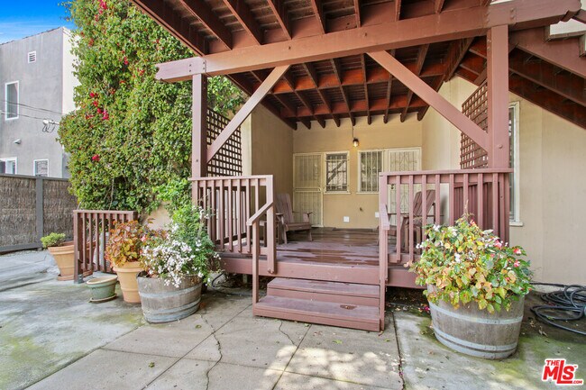 Building Photo - 619 N Plymouth Blvd