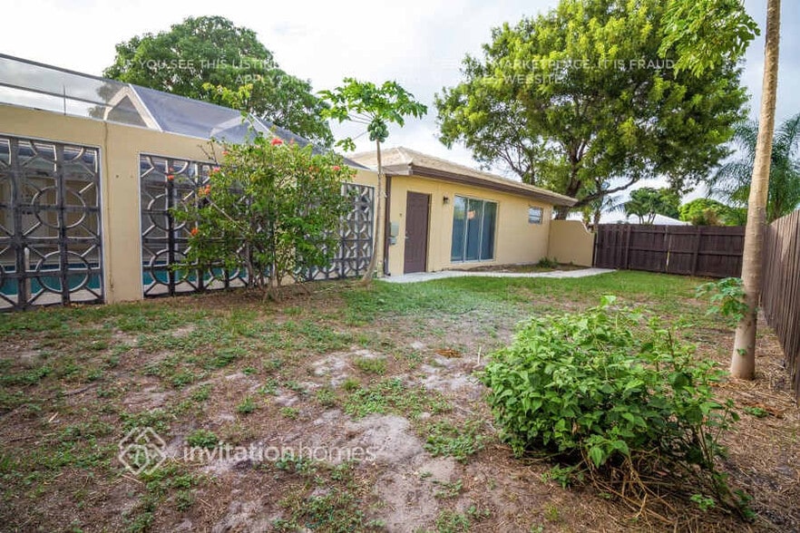 Building Photo - 1384 SW 14th Ave