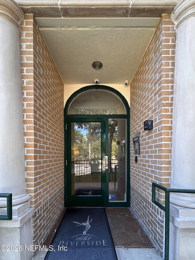Building Photo - 1661 Riverside Ave