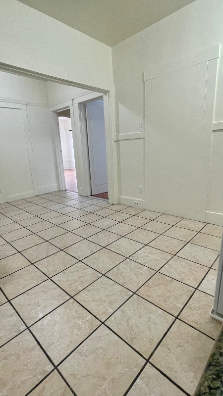 Building Photo - 566 53rd St