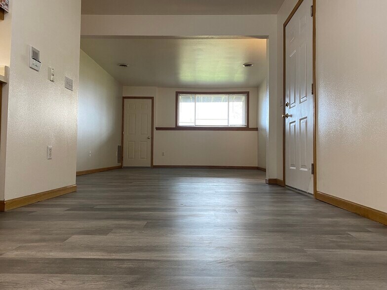 Living/Dining - 517 Trail Side Dr