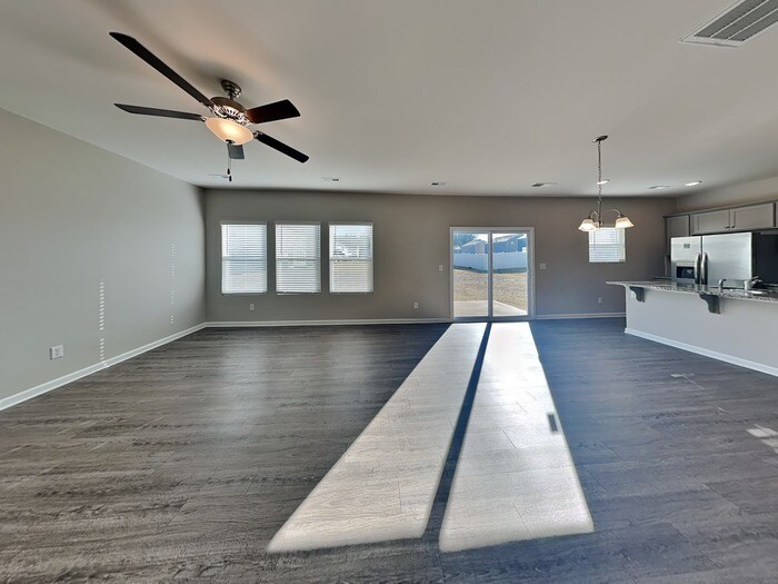 Building Photo - 708 Point Andrews Dr SW