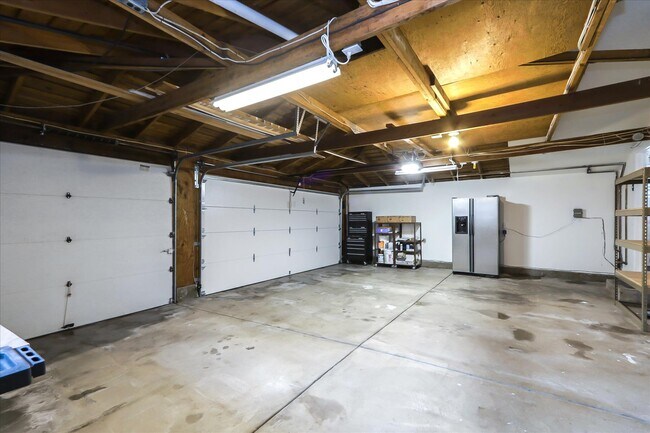 Building Photo - 249 Purple Glen Dr