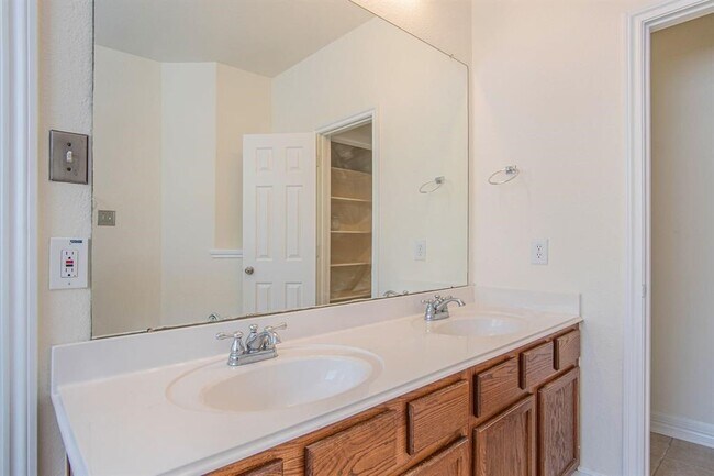 Building Photo - 19718 Summerlin Dr