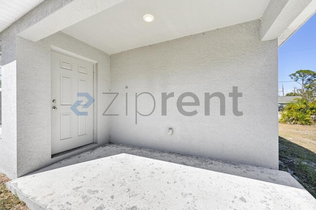 Building Photo - 12009 Henley Ave