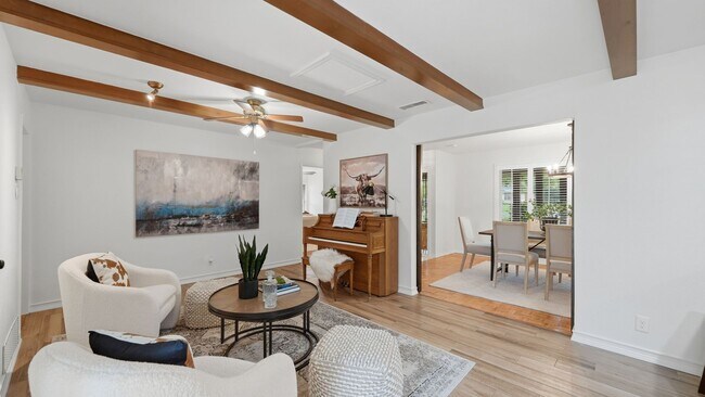 Building Photo - Beautiful Home on Nearly an Acre in Helotes with Pool, Office & No HOA