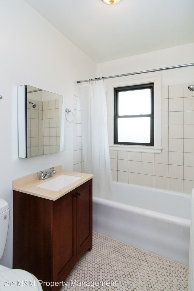 Building Photo - 6301-6305 Roosevelt Rd