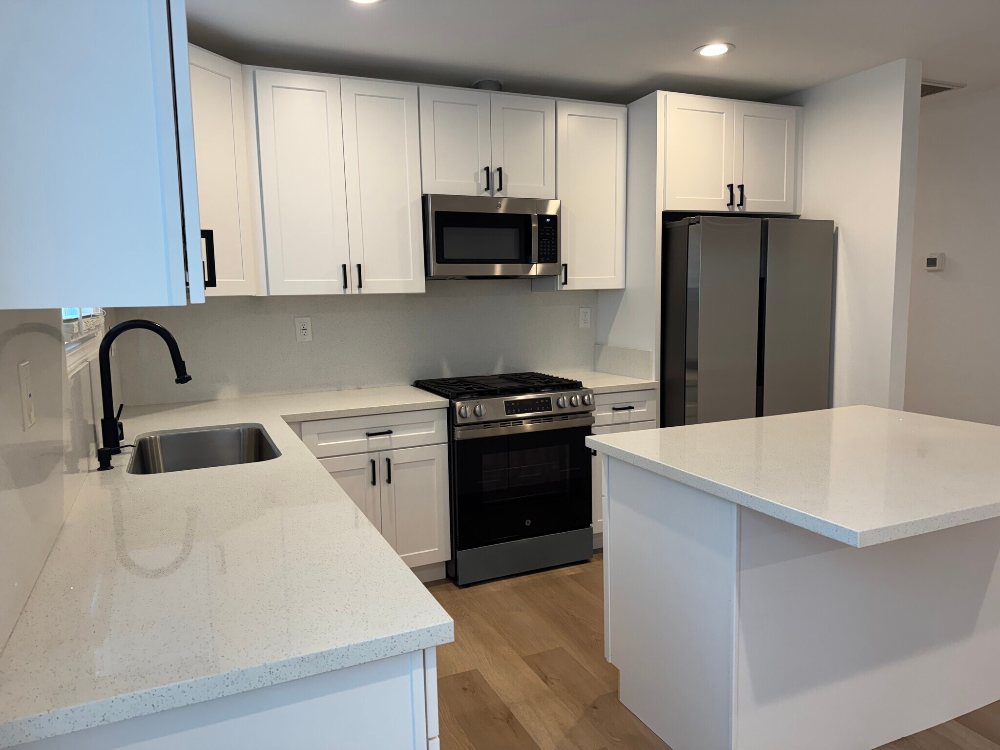 Building Photo - 1215 N Vista St