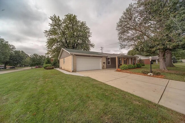 Building Photo - 2404 Wendy Way Dr