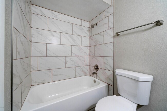Building Photo - 5945 S Palm Dr