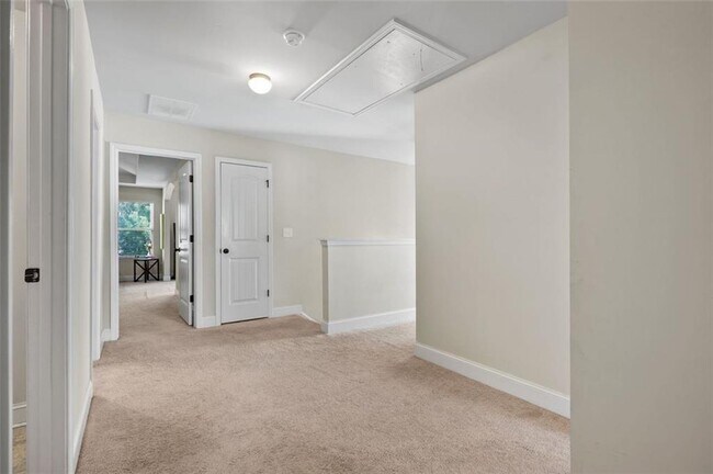 Building Photo - 3105 Duke Dr