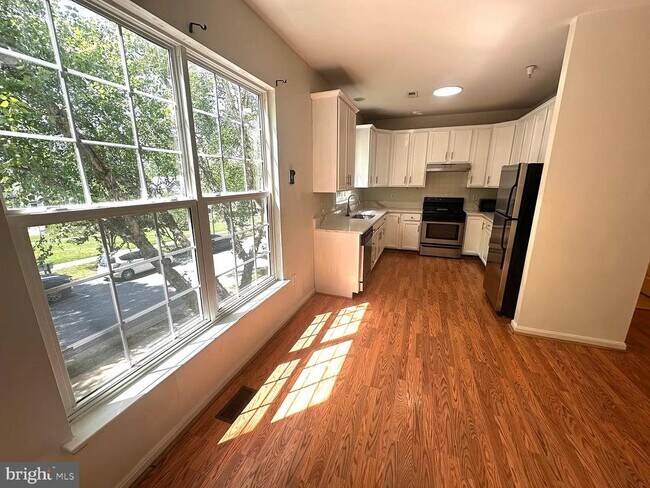 Building Photo - 12921 Woodcutter Cir