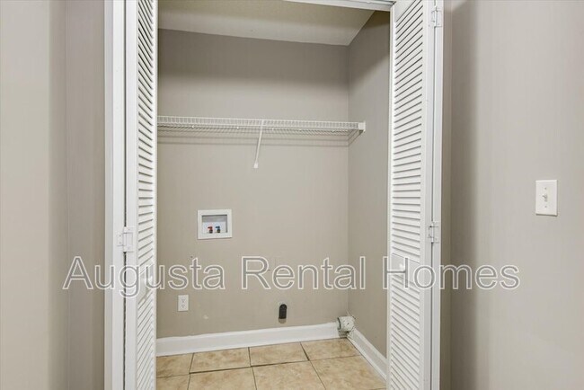 Building Photo - 2905 Arrowhead Dr