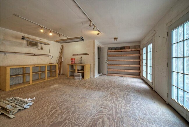 Building Photo - 125 Queen Anne Cir