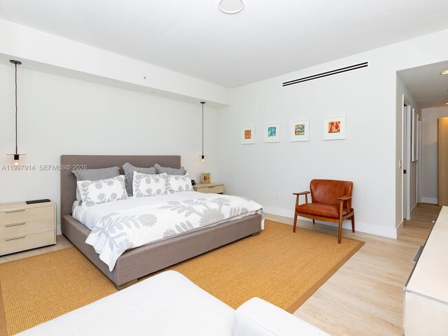 Building Photo - 360 Ocean Dr