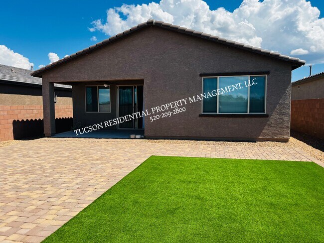 Building Photo - 13142 E Cembeline Ln