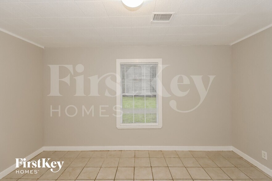 Building Photo - 701 22nd Ave N