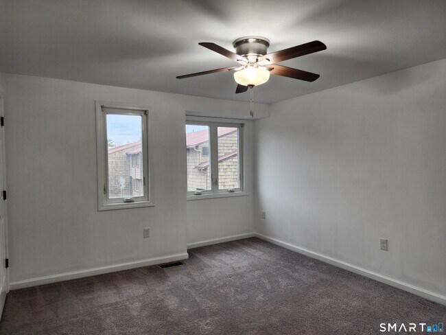 Building Photo - 71 Towne House Rd