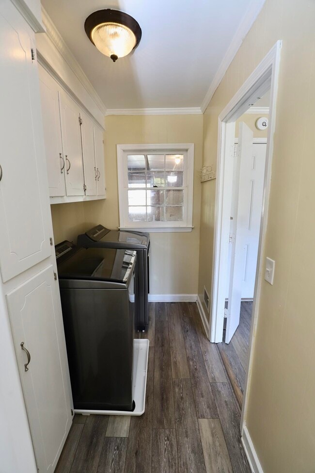 Building Photo - 549 Pringle Dr