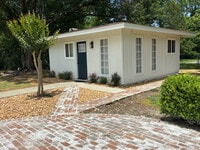 Building Photo - 305 S Laurel St