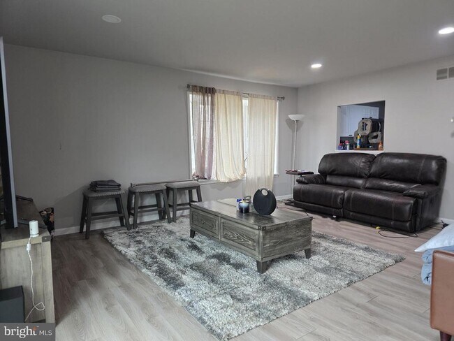 Building Photo - 236 Green Blade Dr