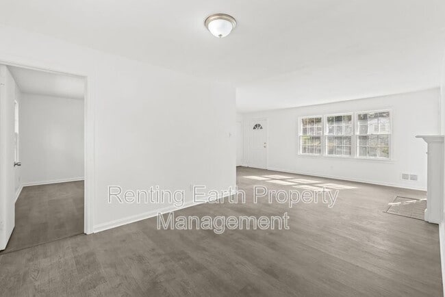 Building Photo - 805 Vanderbilt St