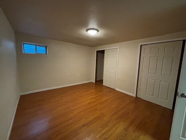 Building Photo - Cute 5 Bedroom 3 Bath Single Family Home