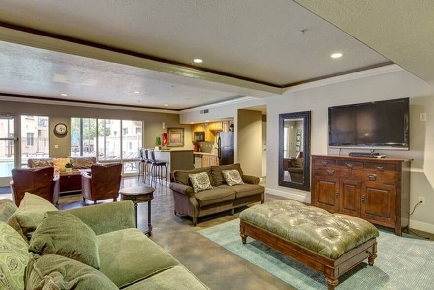 Building Photo - 606 W S Temple St