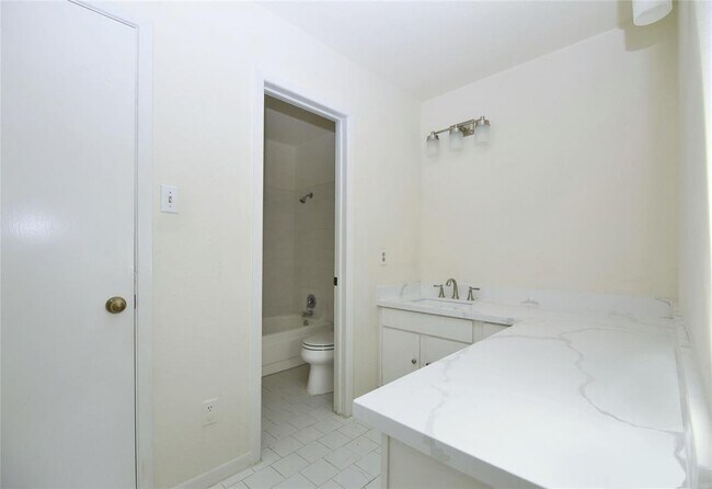 Building Photo - 777 Bering Dr