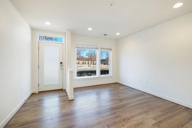 Building Photo - 16560 Crabbs Branch Way