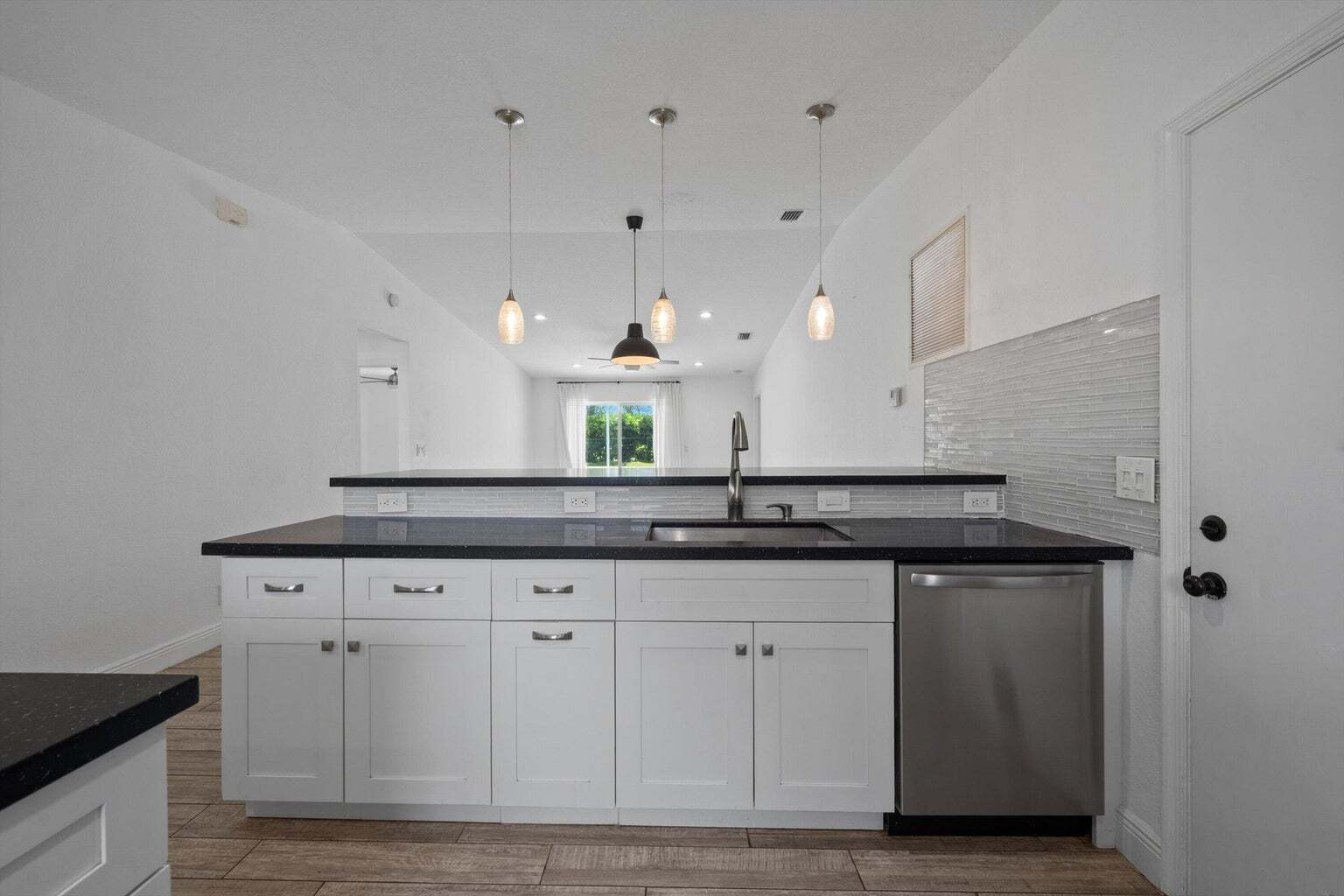 Building Photo - 3800 Miramontes Cir