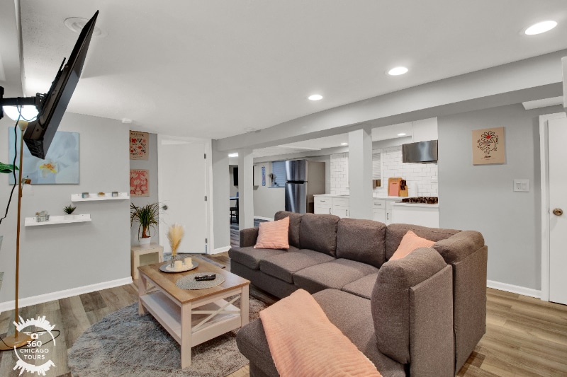 Building Photo - 2438 N Maplewood Ave