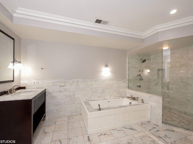 Building Photo - 1201 N Astor St