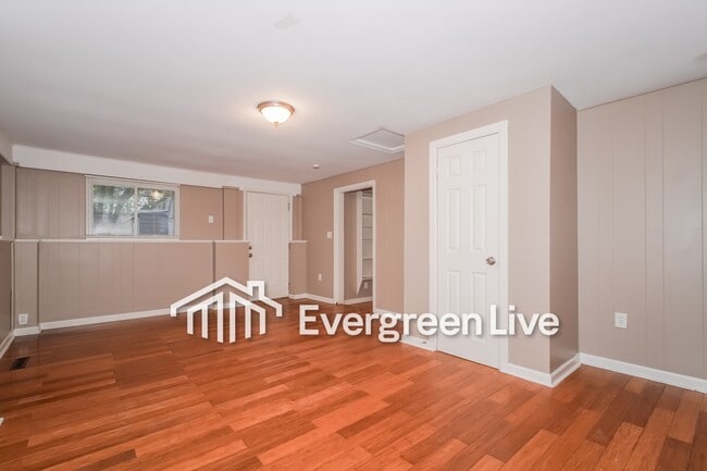 Building Photo - 1144 Chelsea Ave