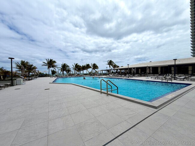 Building Photo - 1985 S Ocean Dr