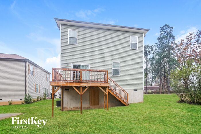 Building Photo - 215 Parkwood Dr NW