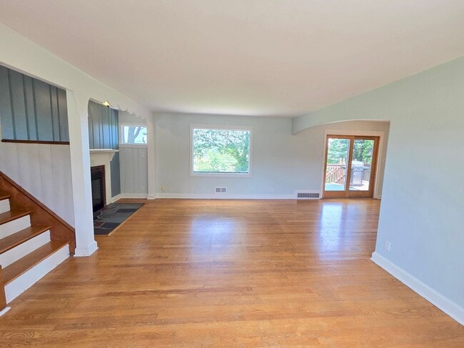 Building Photo - Amazing views overlooking the Raritan River! Commuter delight! Single family home with 2-bedroom,...