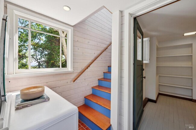 Building Photo - 40 Laurel Ave