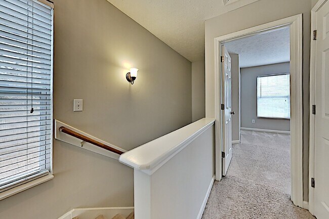 Building Photo - 213 Shadow Glen Dr