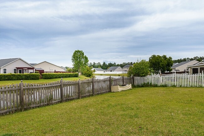 Building Photo - Three Bedroom House with Gated Backyard