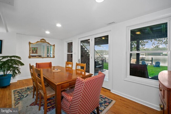 Building Photo - 332 Riverside Dr