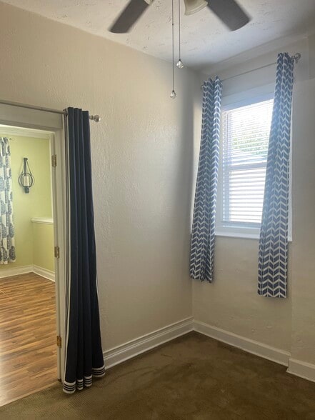 Building Photo - 211 King St