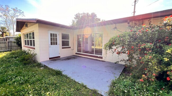 Building Photo - Timeless Charm Meets Modern Comfort in the Heart of Winter Park! WASHER & DRYER INCLUDED!