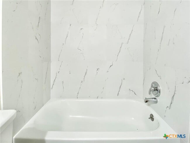 Building Photo - 2110 Blue Meadow Dr