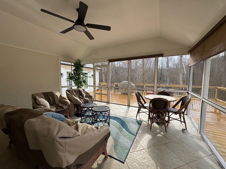 Screened Porch - 3912 Faculty Dr