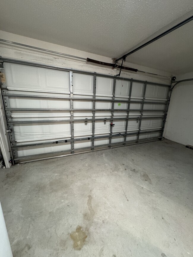 Building Photo - 5100 Mentmore Ave