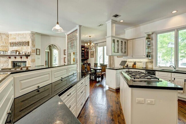 Building Photo - 3783 Carlon St