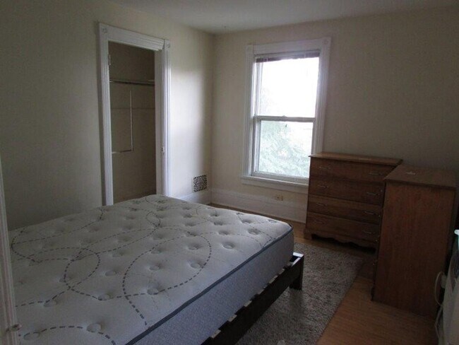 Building Photo - 1628 Winnebago St