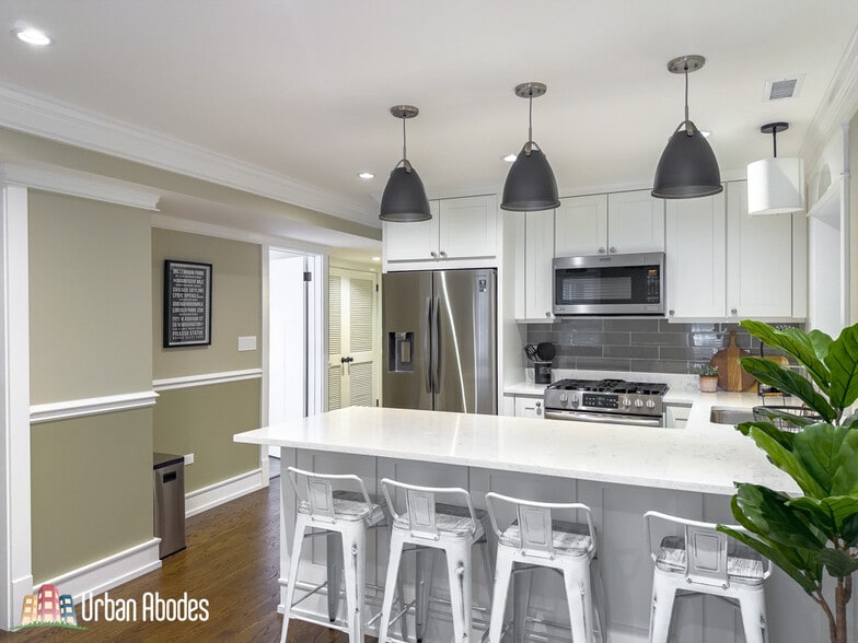 Building Photo - 3453 N Hoyne Ave