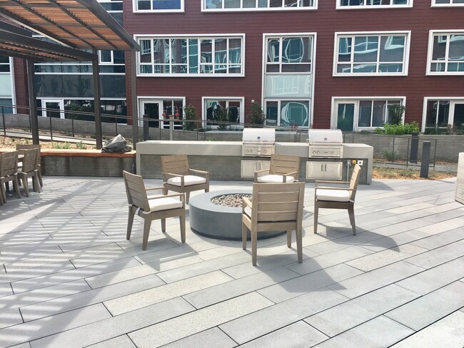 Building Photo - Modern & Spacious 2br/2ba In Mission Bay w...